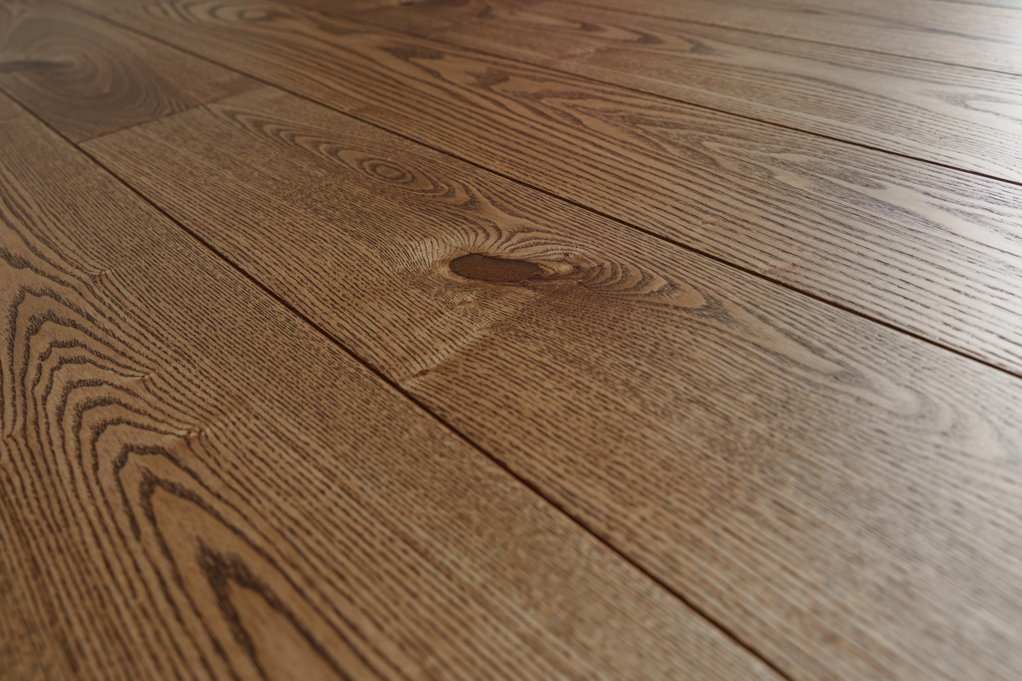 Паркетная доска AmberWood Фьюжен Ясень Винтаж Кантри браш, масло 909х125х14 мм (0,909 м2/упак)